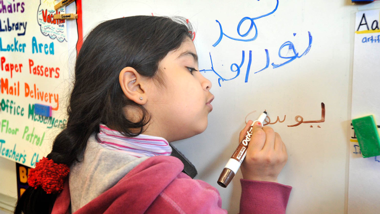 هل يخسر الأطفال اللغة العربية في بلاد اللجوء والهجرة!؟