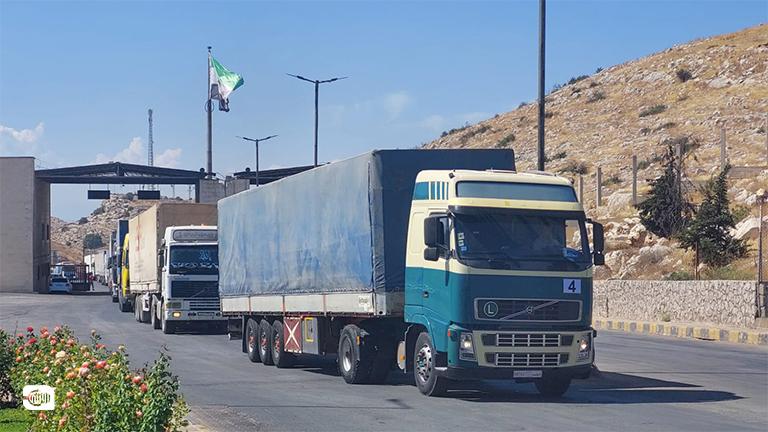 بعد توقفها لشهرين.. دخول قافلة مساعدات أممية من معبر باب الهوى