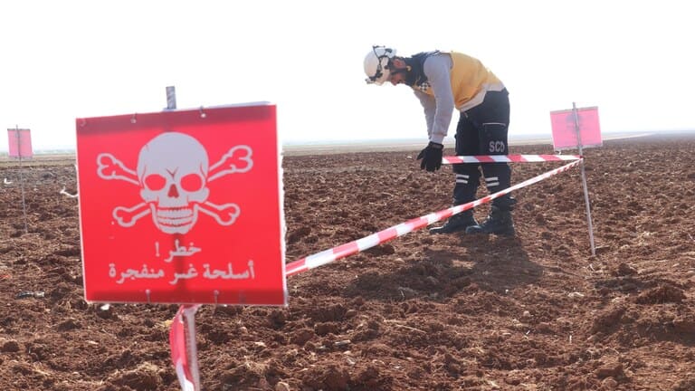 شمالي سوريا: مخلفات الحرب هاجس للباحثين عن وسائل التدفئة البدائية