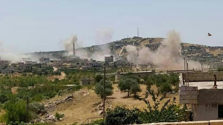 أثناء عملهم في قطاف الزيتون.. 9 قتلى بقصف لقوات النظام السوري جنوبي إدلب 