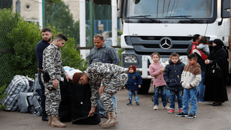 تسليم بيانات السوريين للحكومة اللبنانية.. حقوقيون لروزنة: 